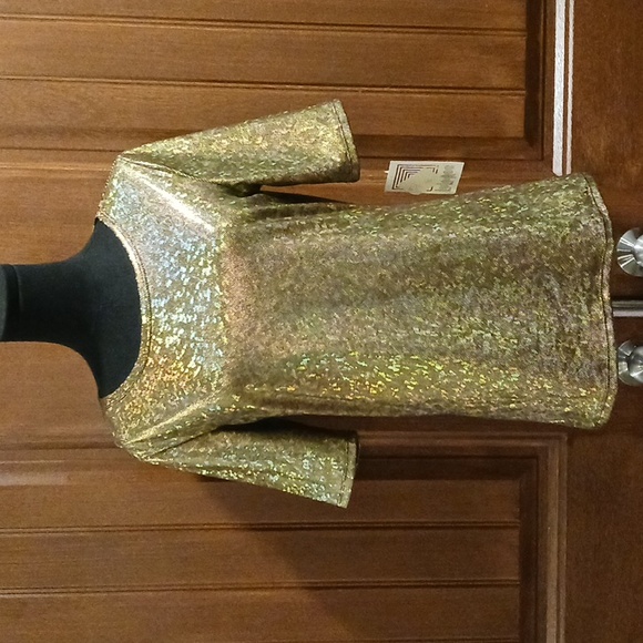 LuLaRoe Tops - Lula Roe metallic gold tee. NWT Size M